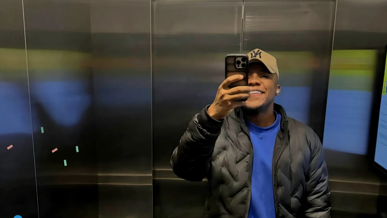 Imagem - 'Me perguntou quem era o dono do meu próprio carro. Será que foi preconceito?', questiona cantor