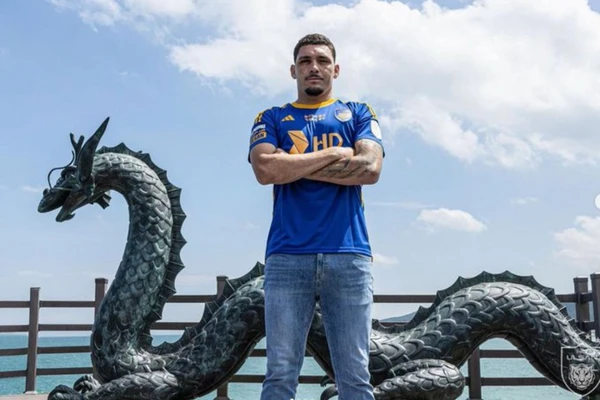 Yago Cariello (Ulsan HD)  por Divulgação/Ulsan HD)