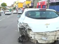 Imagem - Viatura desvia de cachorro na pista, capota e atinge quatro carros na Av. Bonocô