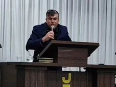 Imagem - Pastor morre enquanto pregava em culto transmitido online