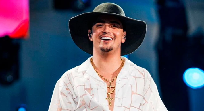 Imagem - Leitura labial revela o que Natanzinho Lima disse ao ser 'expulso' do palco por estar bêbado