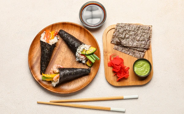 Alga está presente em temakis e sushis
