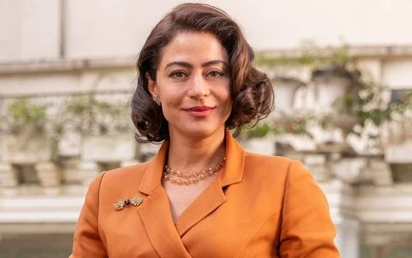 Carol Castro é Clarice em 'Garota do Momento' por Reprodução/TV Globo   