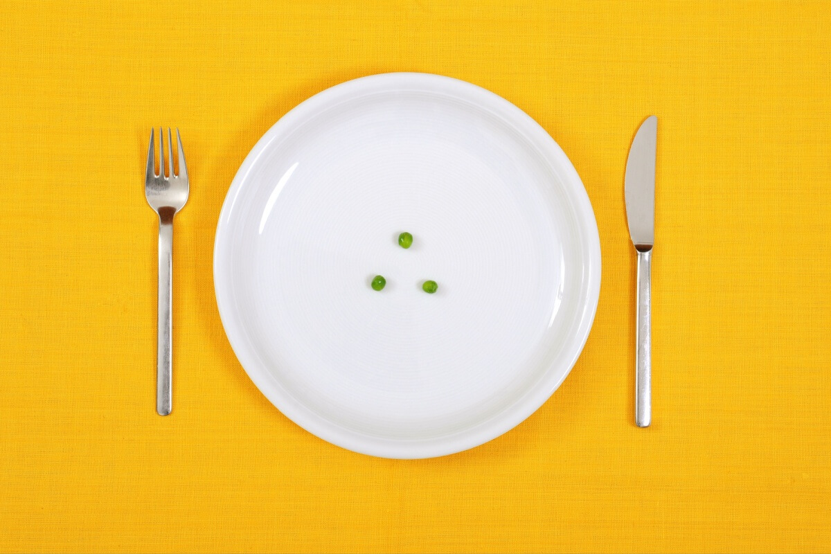 Casos de transtornos alimentares tem crescido entre adolescentes e jovens adultos (Imagem: mekcar | Shutterstock) 