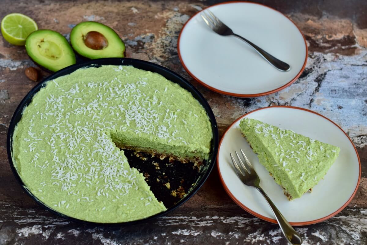 Torta de abacate com amêndoas (Imagem: Amallia Eka | Shutterstock) 