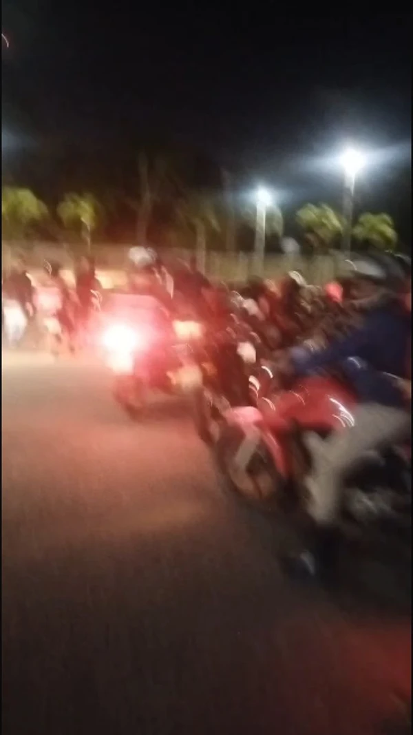 Entregadores protestaram em frente à prédio por Reprodução