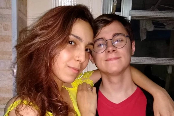 Isabela Tibcherani com Rafael Miguel por Reprodução