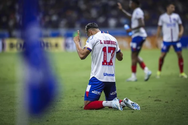 Lucho tem atuado como centroavante no Bahia por Rafael Rodrigues/E.C. Bahia