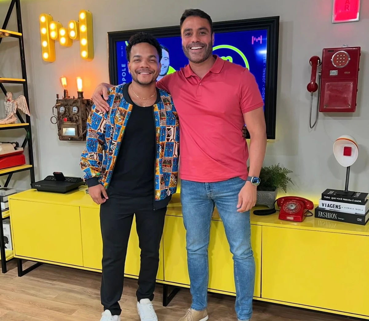 O humorista Leozito Rocha e Aldo Benevides no programa "Vem Que Tem" por Divulgação