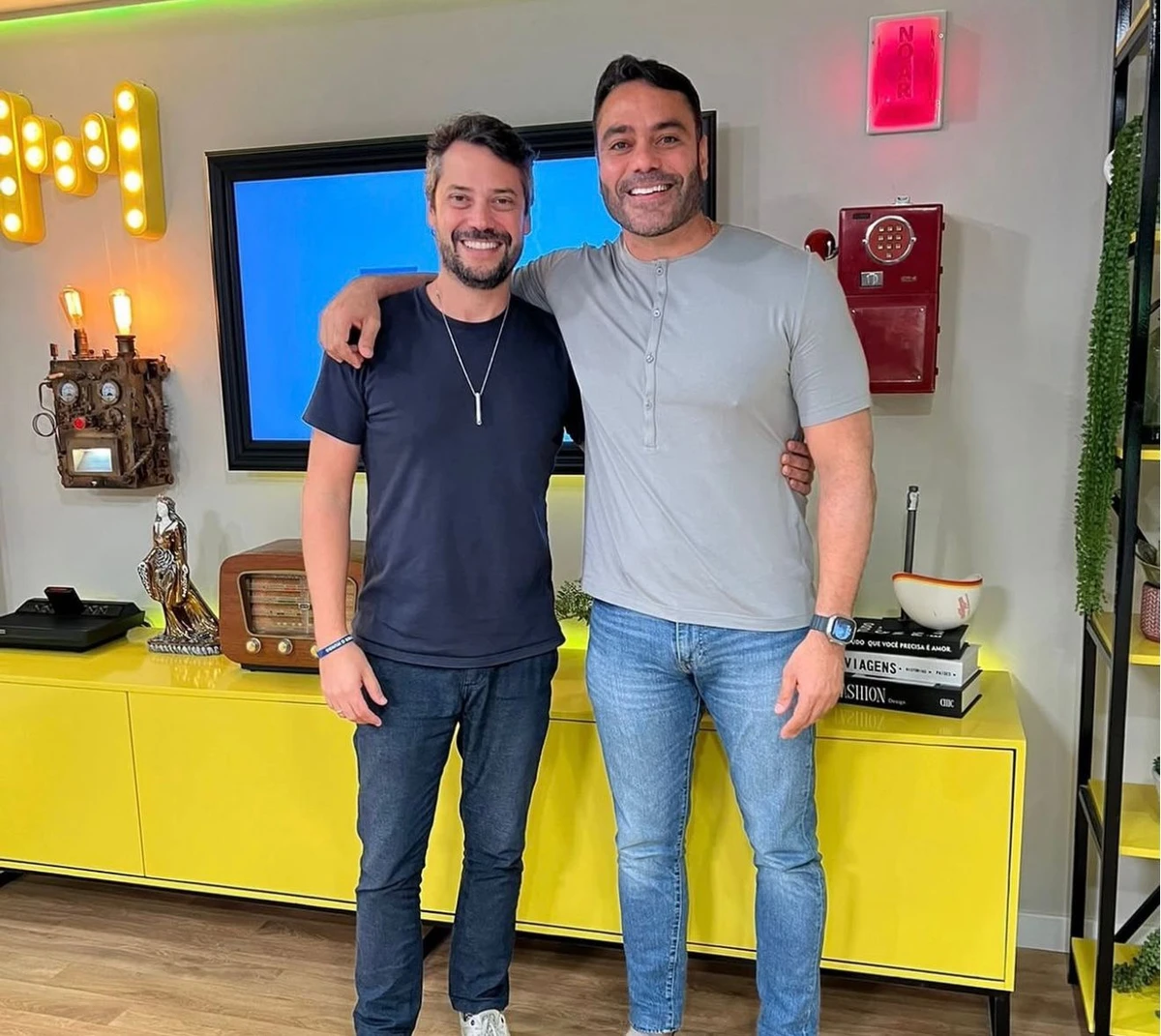 O influenciador Pedro Valente e Aldo Benevides no programa "Vem Que Tem" por Divulgação