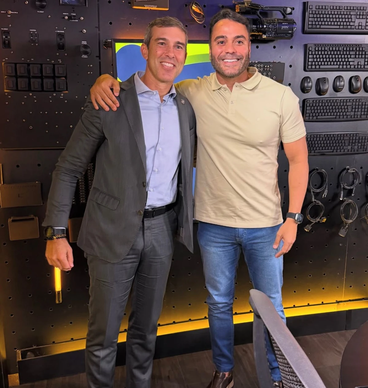 O secretário da SSP-BA Marcelo Werner e Aldo Benevides no programa "Vem Que Tem" por Divulgação
