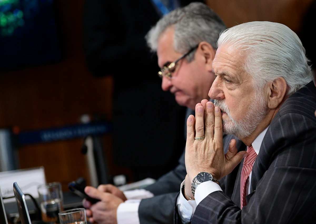 Senador Jaques Wagner ao lado do aliado Angelo Coronel