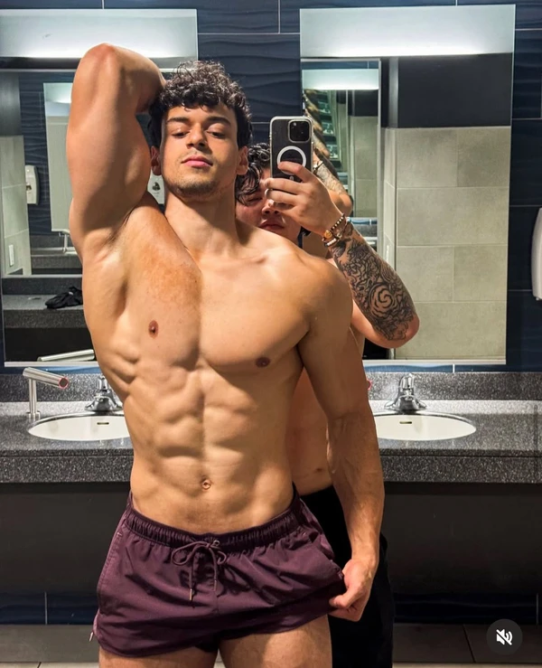 Victor Alexandre por Reprodução