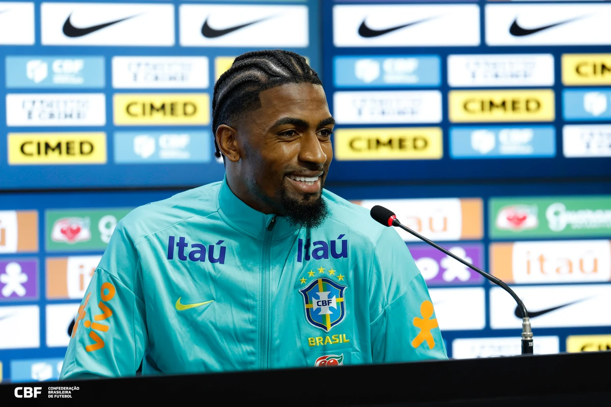 Alexsandro em entrevista coletiva 