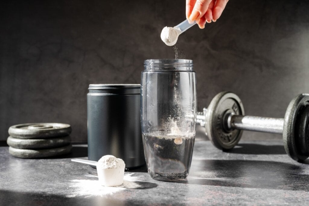 A creatina pode ajudar a retardar ou até reverter a sarcopenia (Imagem: New Africa | Shutterstock)