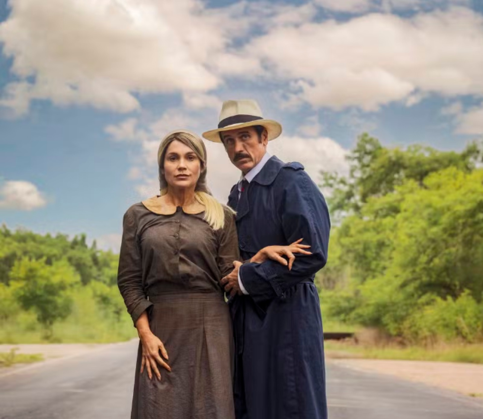 Flavia Alessandra e Eriberto Leão como Sandra e Ernesto em "Êta Mundo Melhor'  por Divulgação/TV Globo 