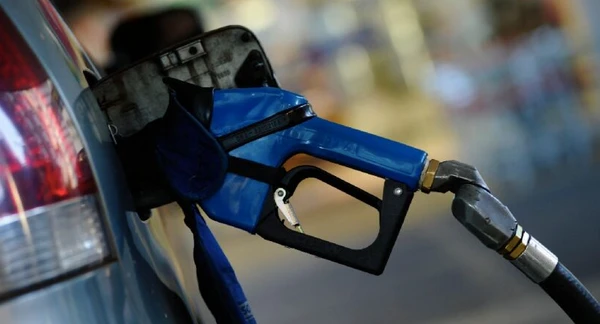 Gasolina no Brasil contém uma porcentagem de etanol. 
