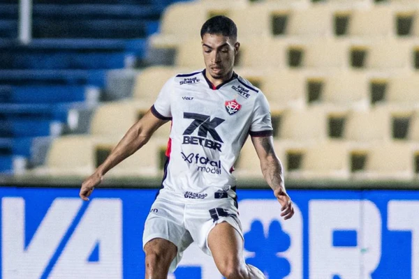 Lateral esquerdo Hugo não faz mais parte do elenco do Vitória