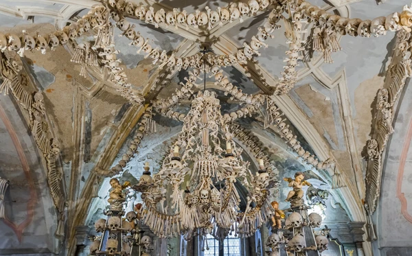 Lustre Sedlec Ossuary por Shutterstock