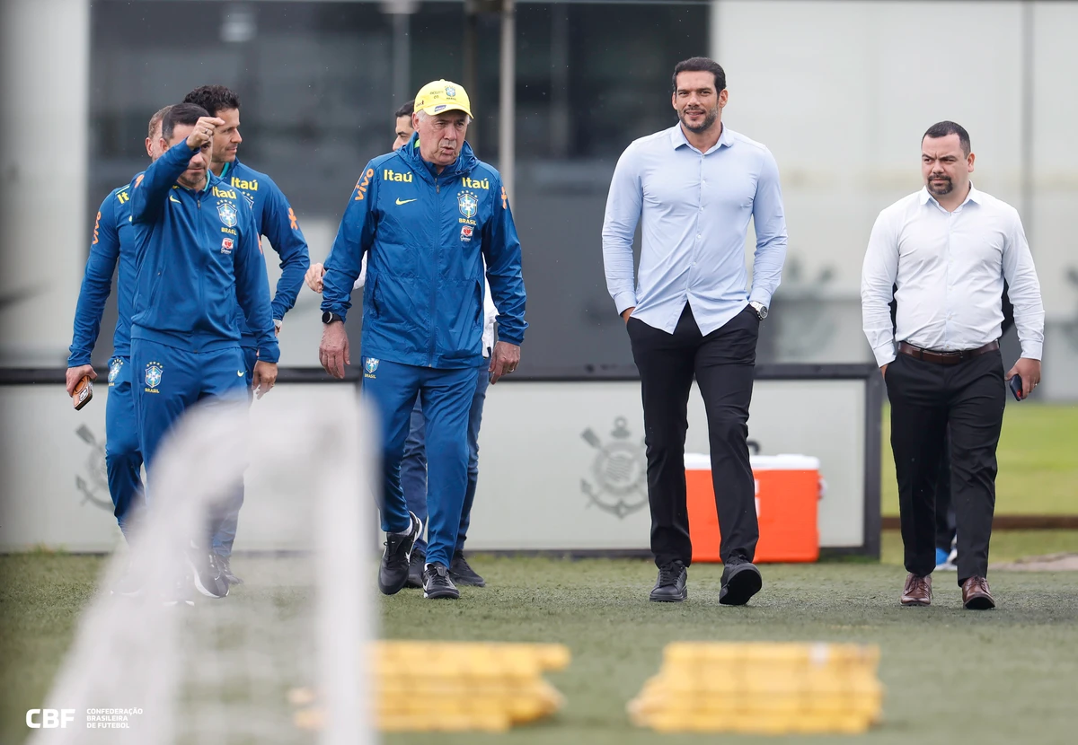 Samir Xaud visitou o primeiro treino da Seleção sob o comando de Ancelotti por Rafael Ribeiro/ CBF
