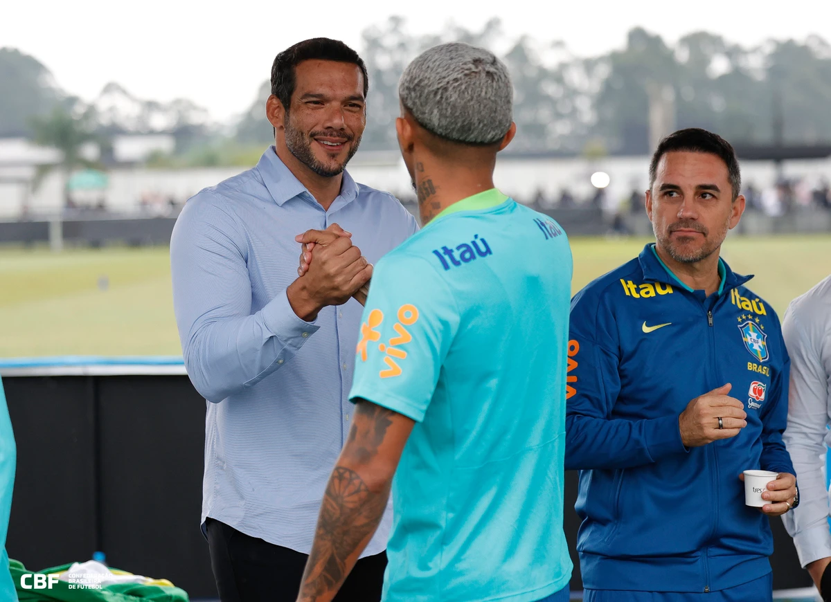 Samir Xaud visitou o primeiro treino da Seleção sob o comando de Ancelotti por Rafael Ribeiro/ CBF
