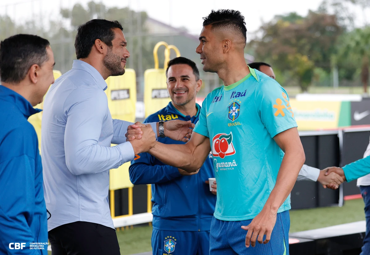 Samir Xaud visitou o primeiro treino da Seleção sob o comando de Ancelotti por Rafael Ribeiro/ CBF