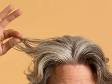 Imagem - É possível recuperar a cor do cabelo grisalho sem tinta? Ciência diz que sim