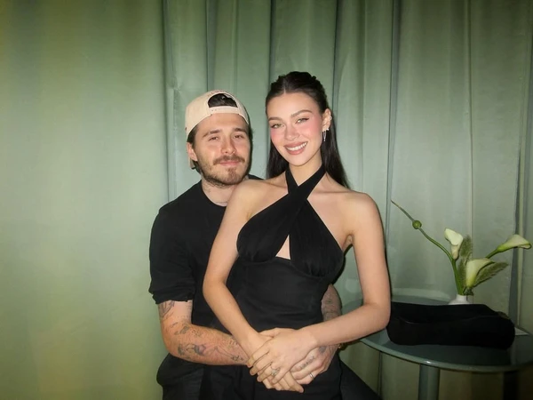 Brooklyn Beckham dedica tatuagem à mulher, Nicola Peltz por Reprodução/Redes Sociais 