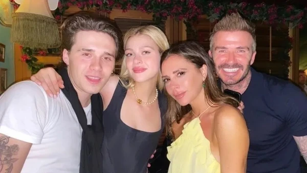Brooklyn Beckham, Nicola Peltz, Victoria Beckham e David Beckham