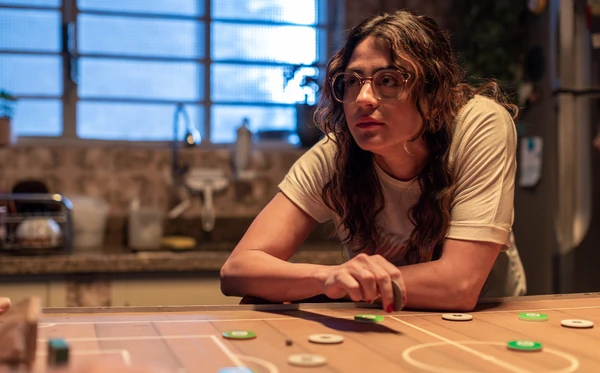 Carol Castro na série Jogo Cruzado, do Disney+ por Divulgação