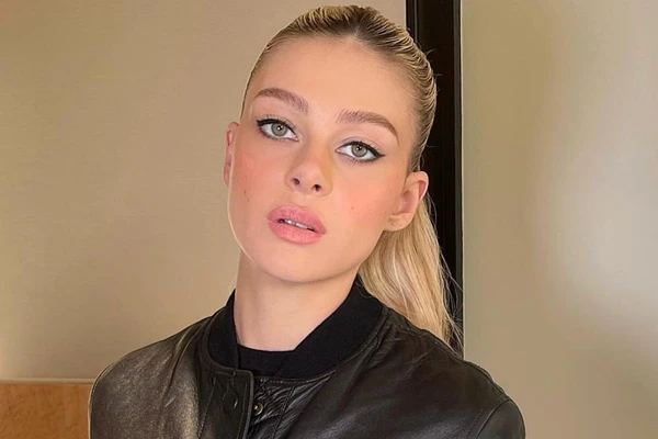Nicola Peltz   por Reprodução/Redes Sociais    