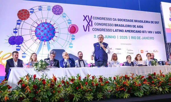 O ministro da saúde, Alexandre Padilha, participa da cerimônia de abertura do XV congresso da sociedade brasileira de DST