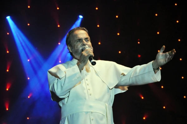 Padre Antônio Maria vai se apresentar em  por Reprodução