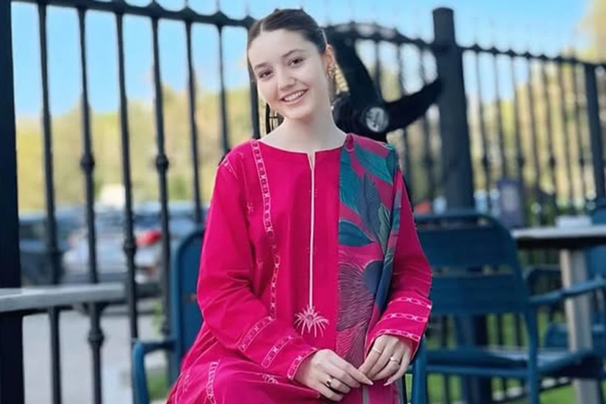 Sana Yousaf por Reprodução