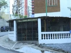 Imagem - Assalto em restaurante na Graça termina com tiroteio e suspeito agredido por moradores