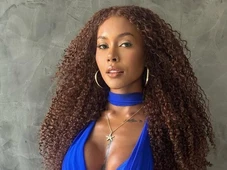 Imagem - Influencer baiano beija irmã de Gracyanne Barbosa no São João da Thay