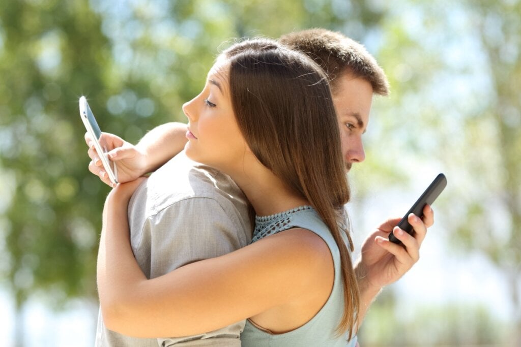A tecnologia e a cultura digital modificaram a percepção de exclusividade (Imagem: Antonio Guillem | Shutterstock) 
