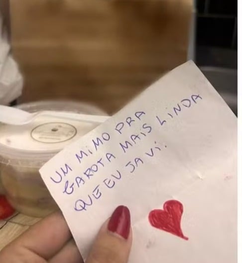 Jovem enviou áudio sobre bolo para amigas antes de morrer por Reprodução 