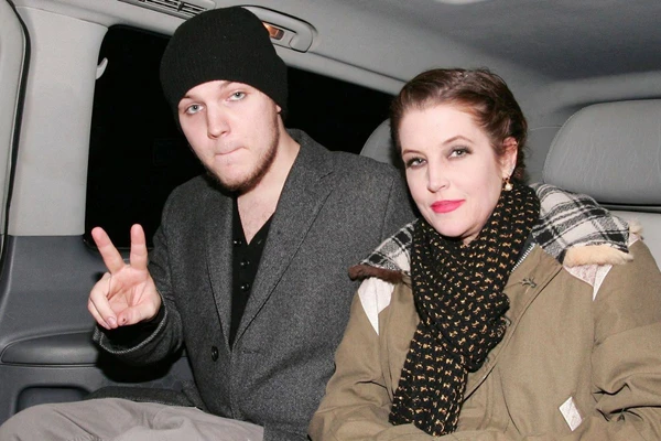 Lisa Marie Presley por Shutterstock