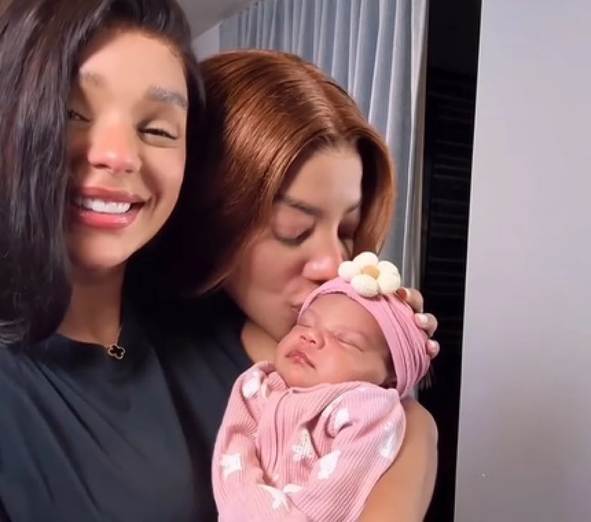 Ludmilla e Brunna Gonçalves mostraram o rosto de Zuri por Reprodução