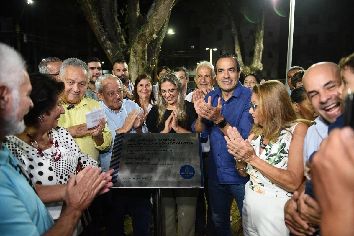 Prefeito Bruno Reis durante entrega