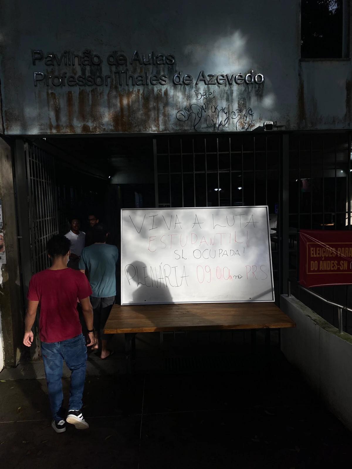 Protesto em paralisação no campus São Lázaro por Protesto em paralisação no campus São Lázaro