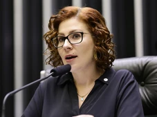 Imagem - Câmara autoriza licença de 127 dias para Carla Zambelli, que está foragida