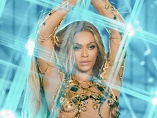 Imagem - Beyoncé perde calça durante show e passa perrengue no palco; vídeo