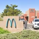 Imagem - Conheça o único McDonald's azul do mundo