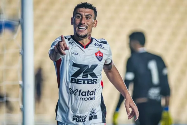 Baralhas tem 26 jogos (23 titular) e já ficou 1915 minutos em campo (54% do total) por Victor Ferreira/ EC Vitória