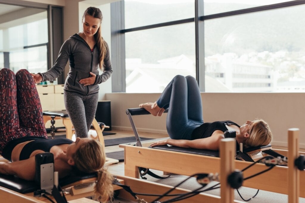 Sentir-se bem com o ambiente e com as pessoas ao redor ajuda na motivação para comparecer às aulas (Imagem: Jacob Lund | Shutterstock) 