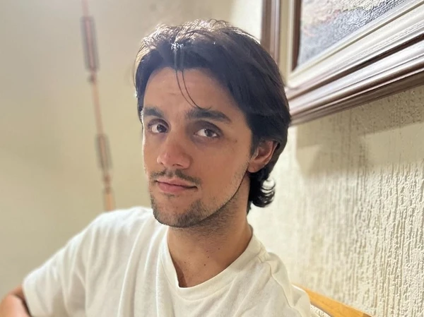 Felipe Simas    por Reprodução/Redes Sociais   