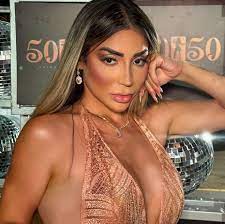 Influencer é conhecida como Gustosona nas redes sociais por Reprodução