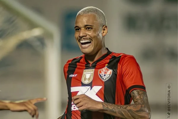 Janderson tem 34 jogos (29 titular) e já ficou 2384 minutos em campo (67% do total) 
 por Victor Ferreira/EC Vitória 
